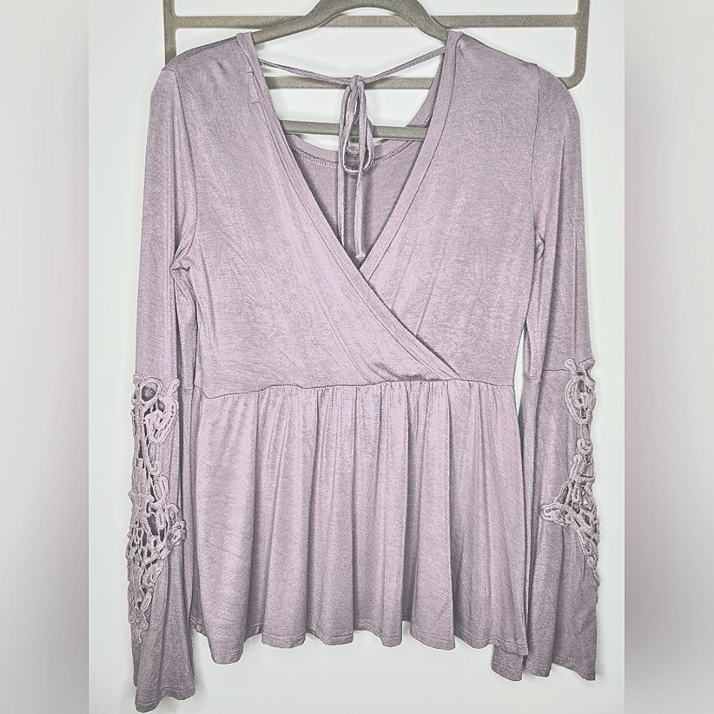 Love, Fire Lavender Blouse with Lace Sleeves Size M Feminine Boho Comfy LOOK
